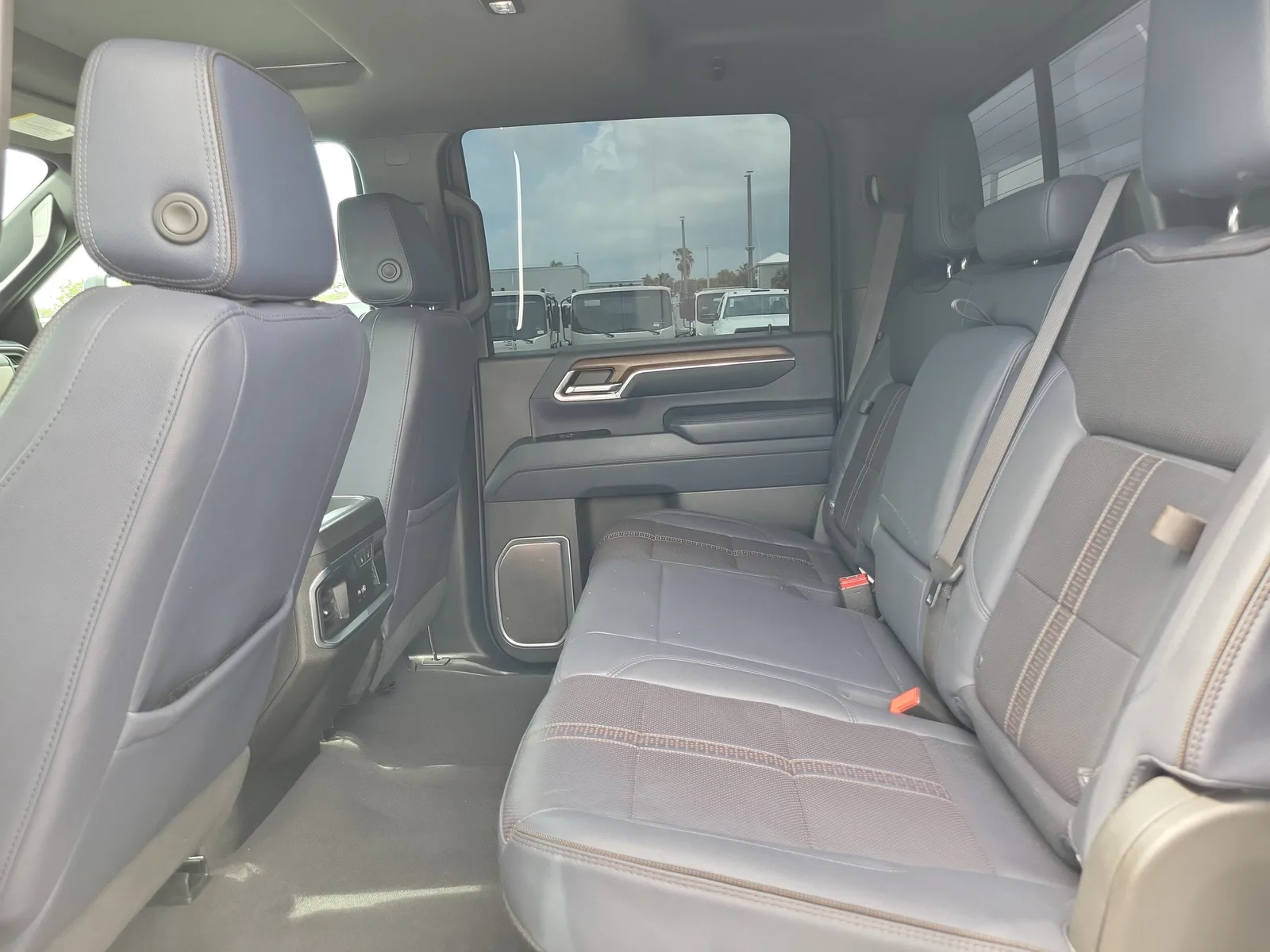 2024 Chevrolet Silverado 2500 HD High Country photo 14