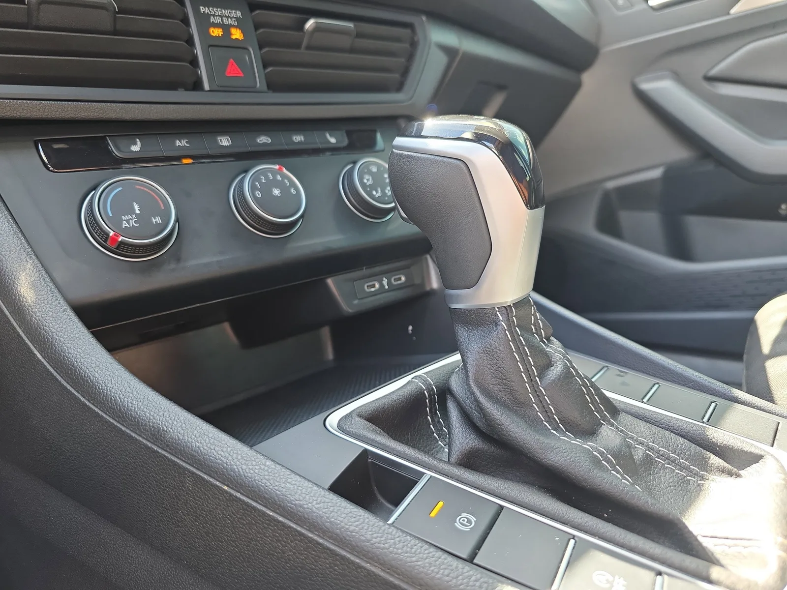 2024 Volkswagen Jetta Sport photo 32