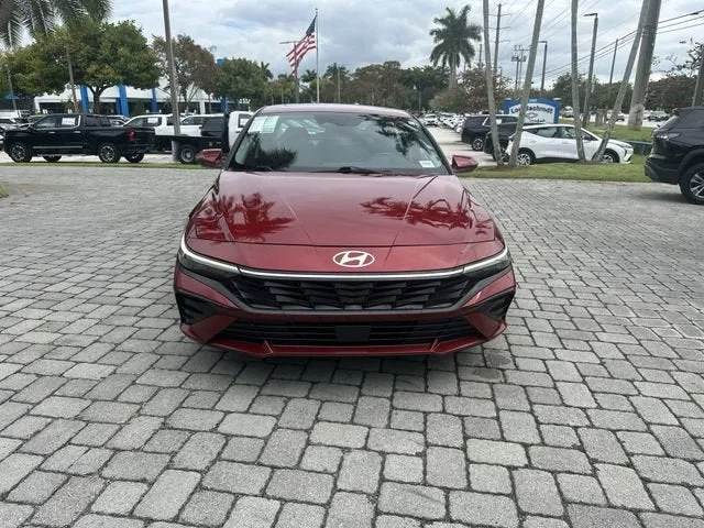2025 Hyundai Elantra SEL Convenience photo 18