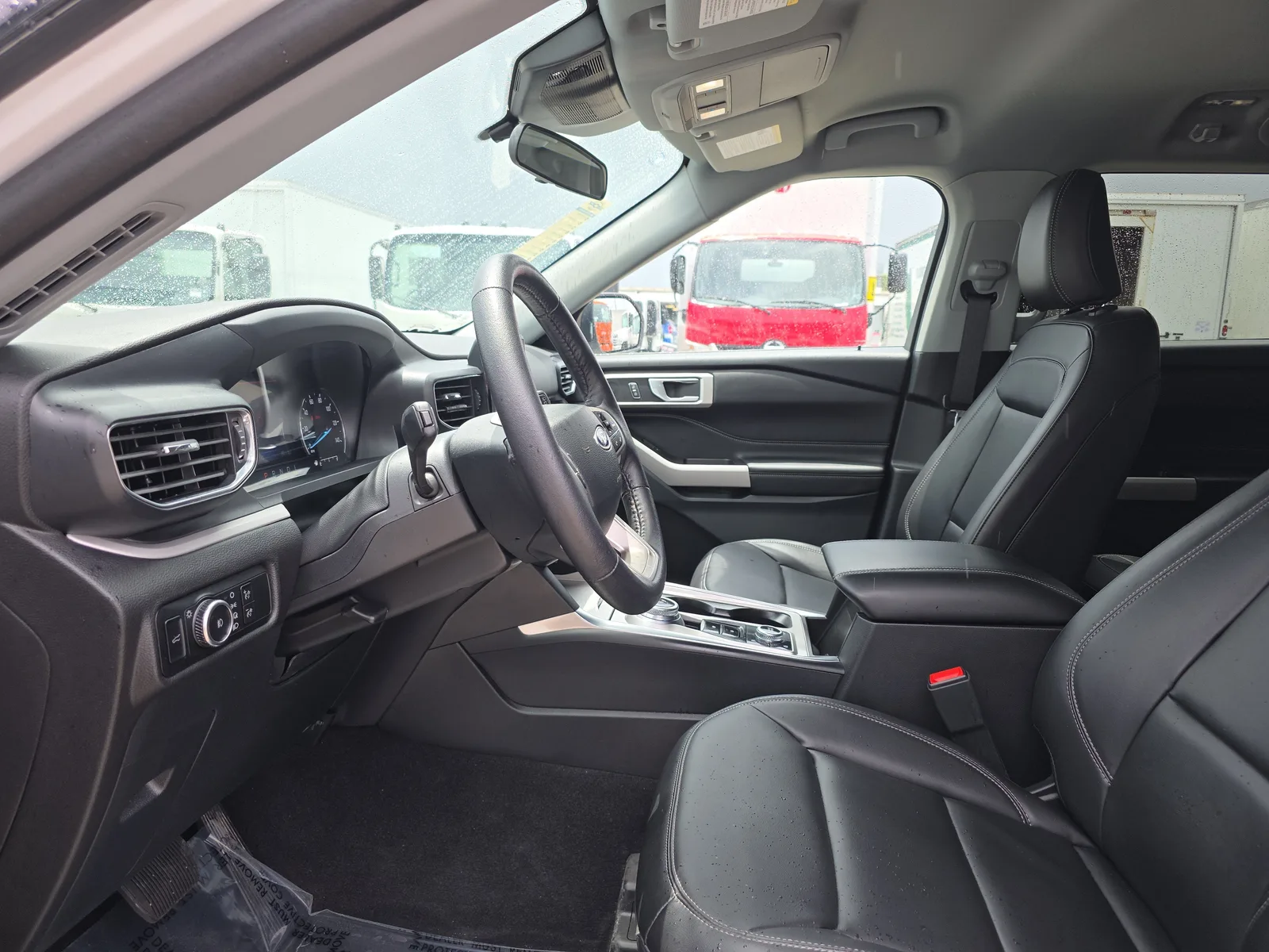 2024 Ford Explorer XLT photo 24