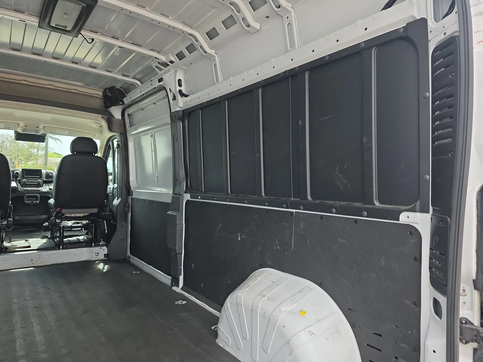 2025 RAM ProMaster Cargo Van Tradesman photo 11