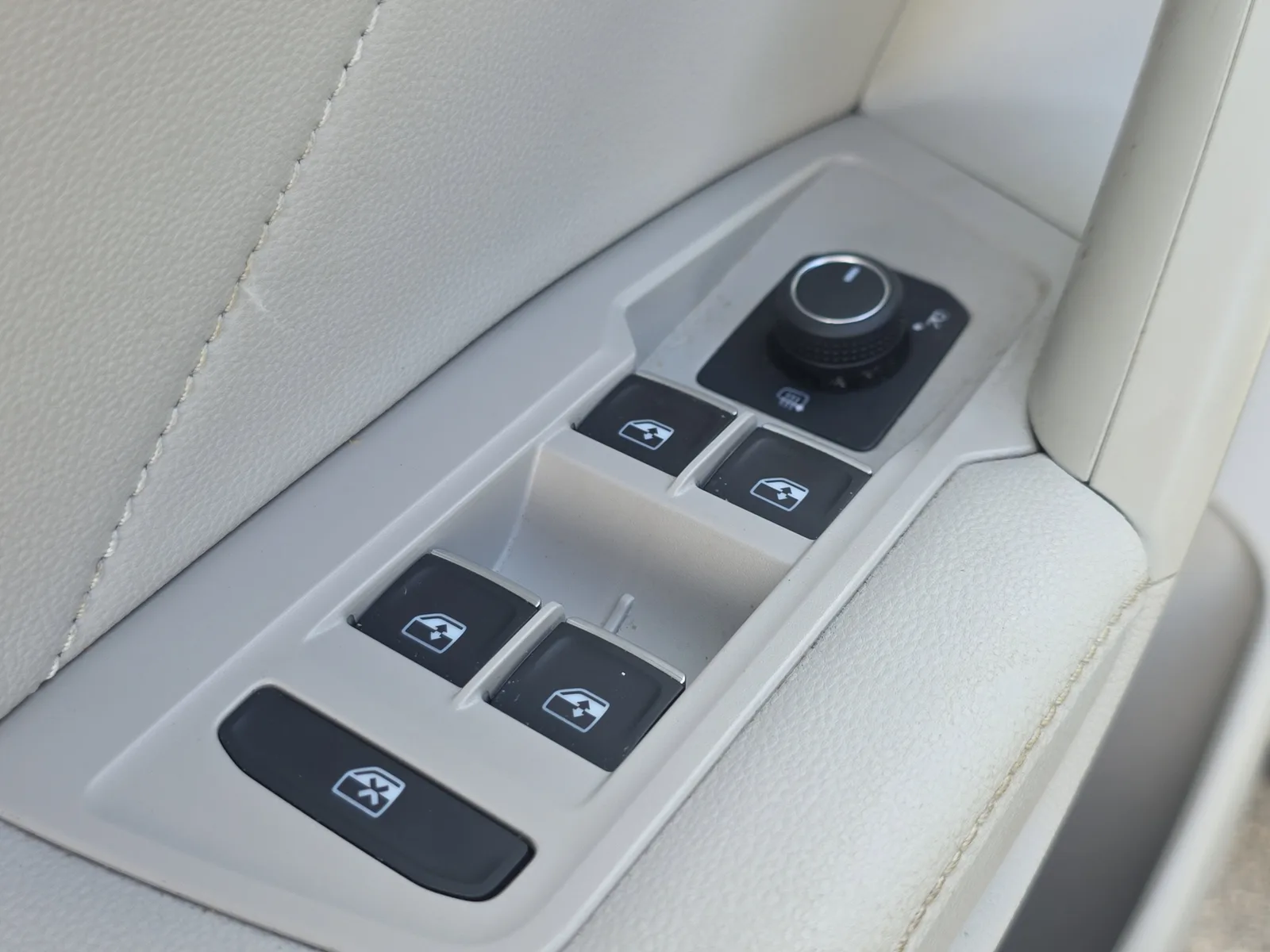 2023 Volkswagen Tiguan SE R-Line Black photo 21