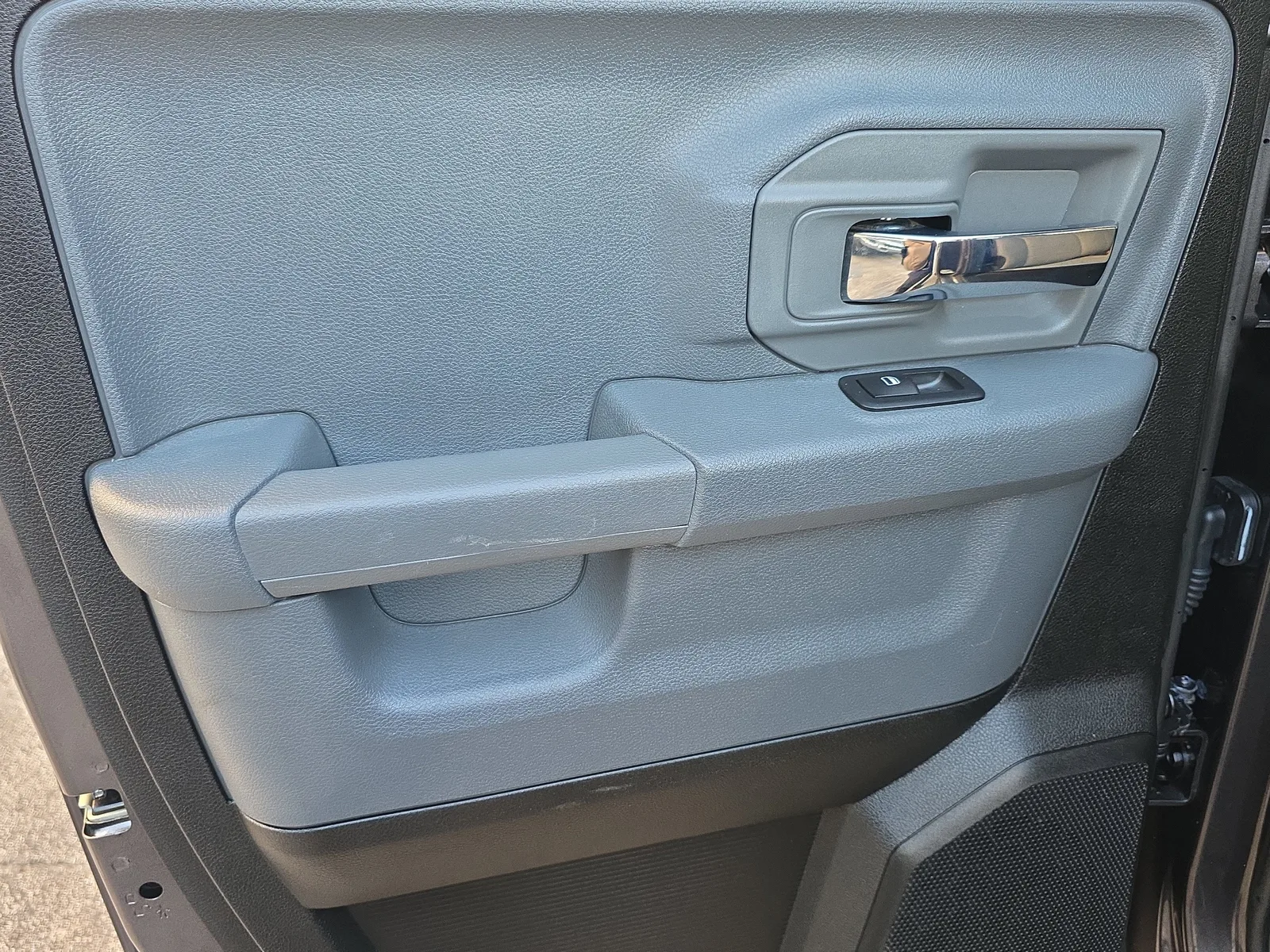 2024 RAM 1500 Classic SLT photo 14