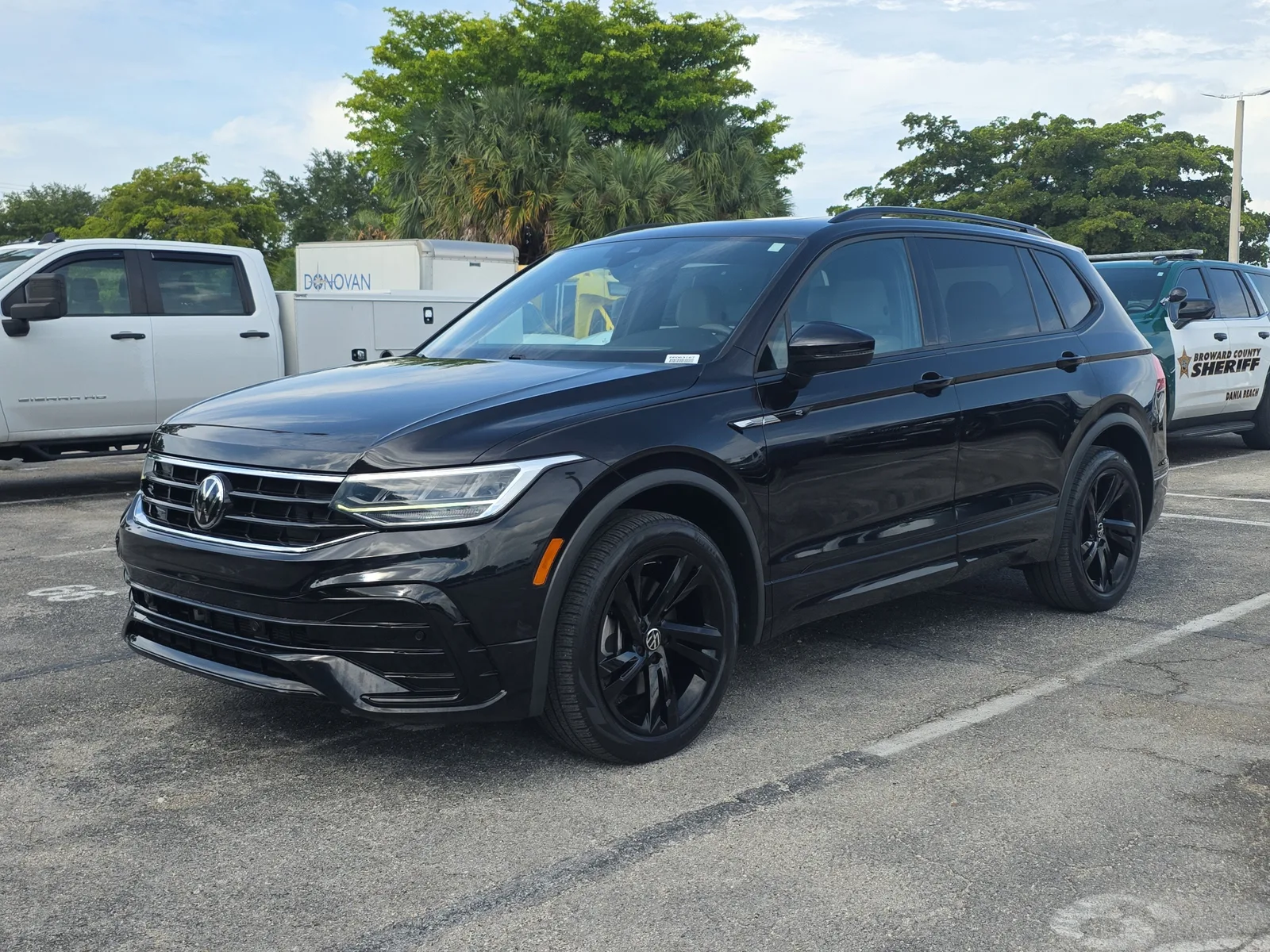 2023 Volkswagen Tiguan SE R-Line Black photo 3