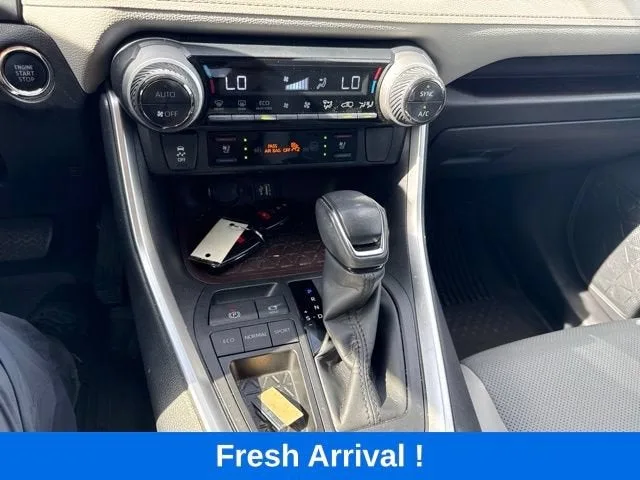 2023 Toyota RAV4 Limited photo 8