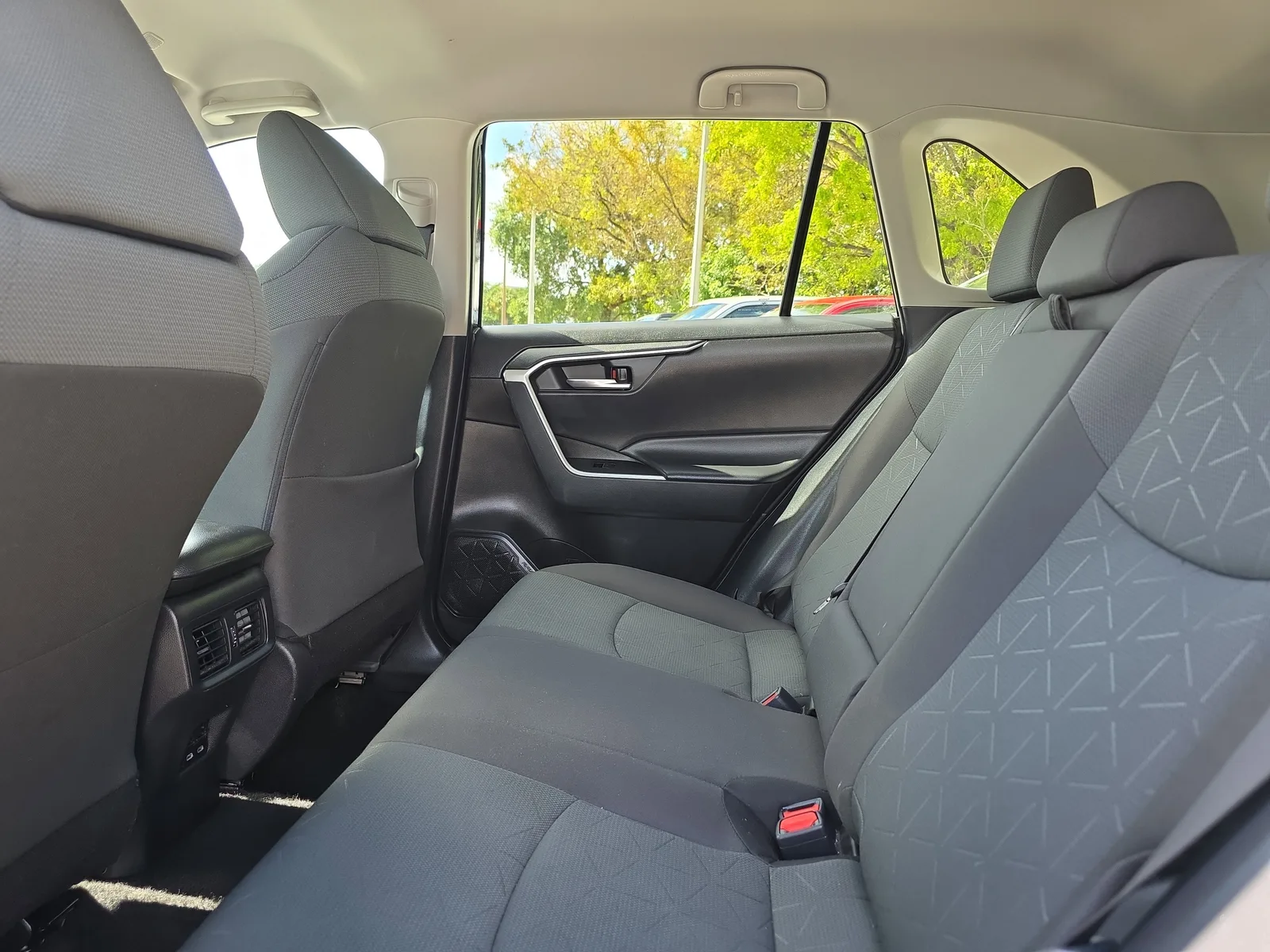 2024 Toyota RAV4 XLE photo 16