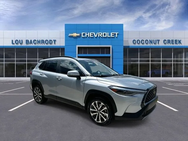 2023 Toyota Corolla Cross XLE photo 2