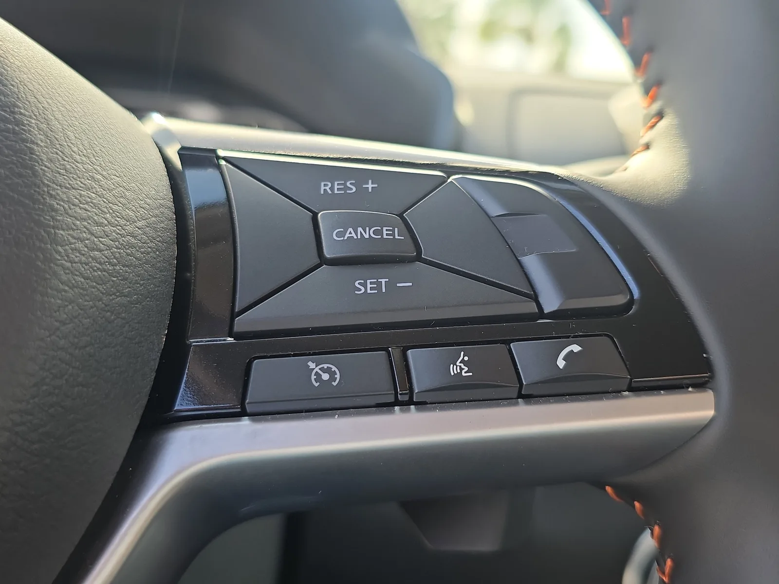 2025 Nissan Altima SR photo 33