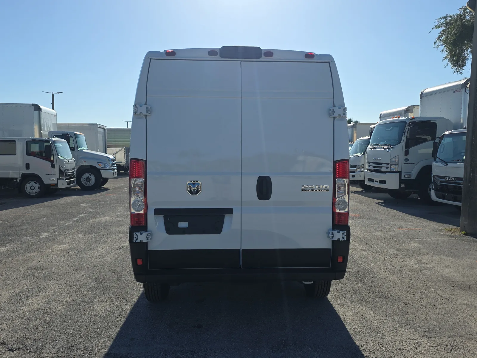 2025 RAM ProMaster Cargo Van Tradesman photo 6
