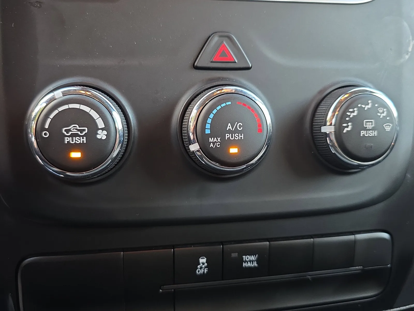 2024 RAM 1500 Classic SLT photo 31