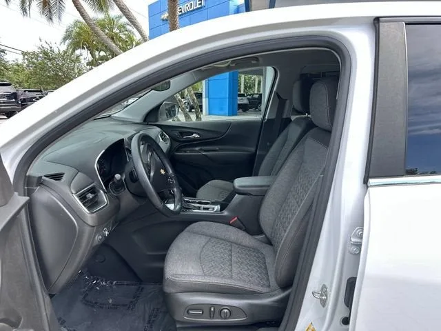 2023 Chevrolet Equinox LT photo 30
