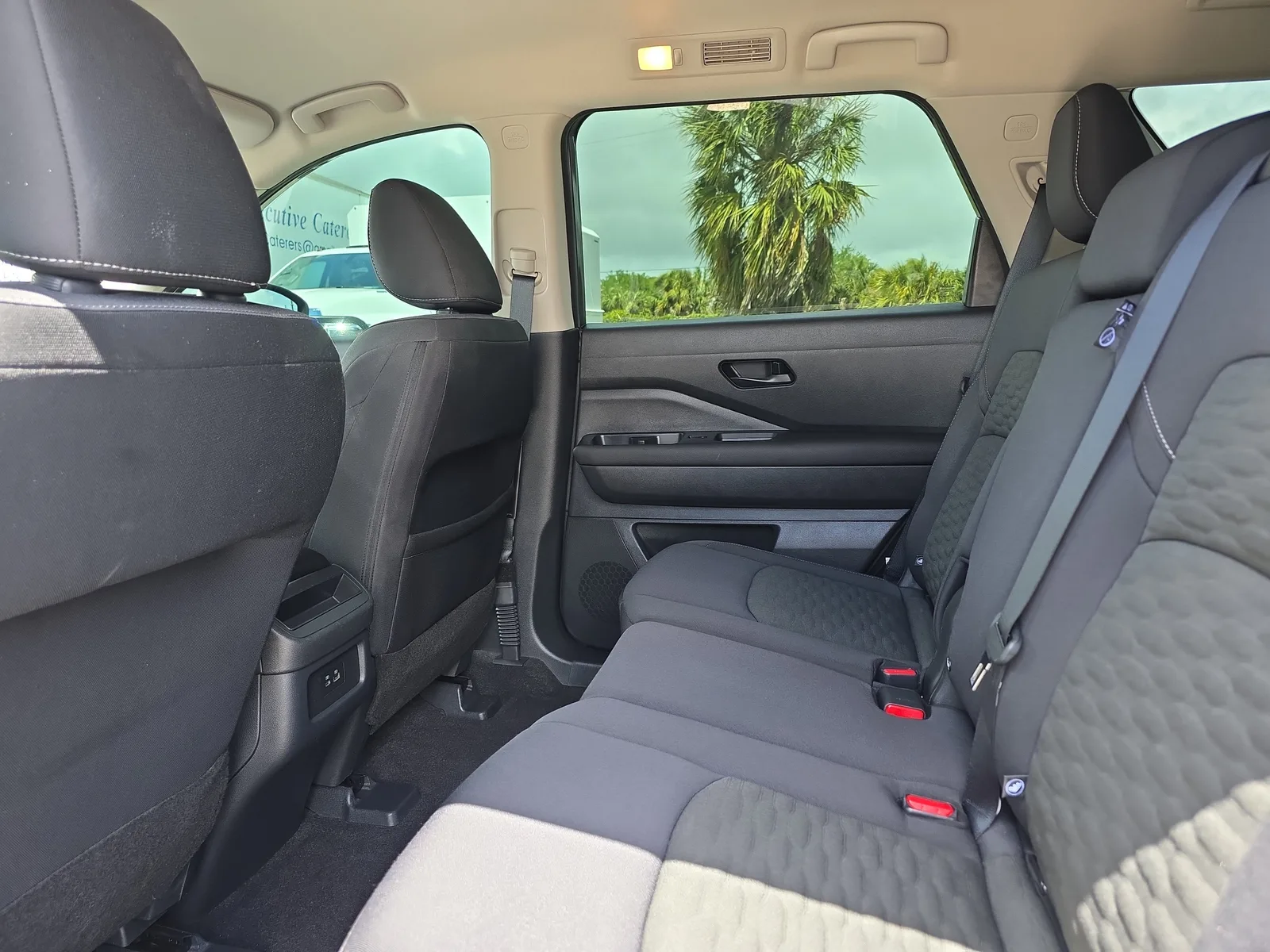 2024 Nissan Pathfinder S photo 16