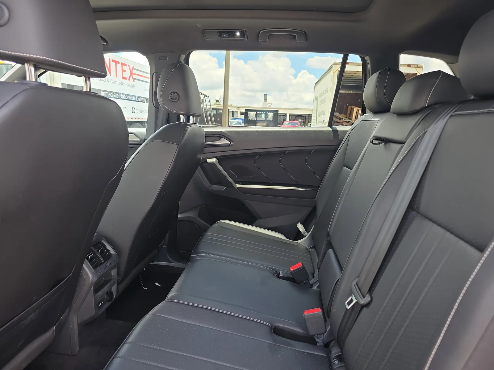 2023 Volkswagen Tiguan SE R-Line Black photo 15