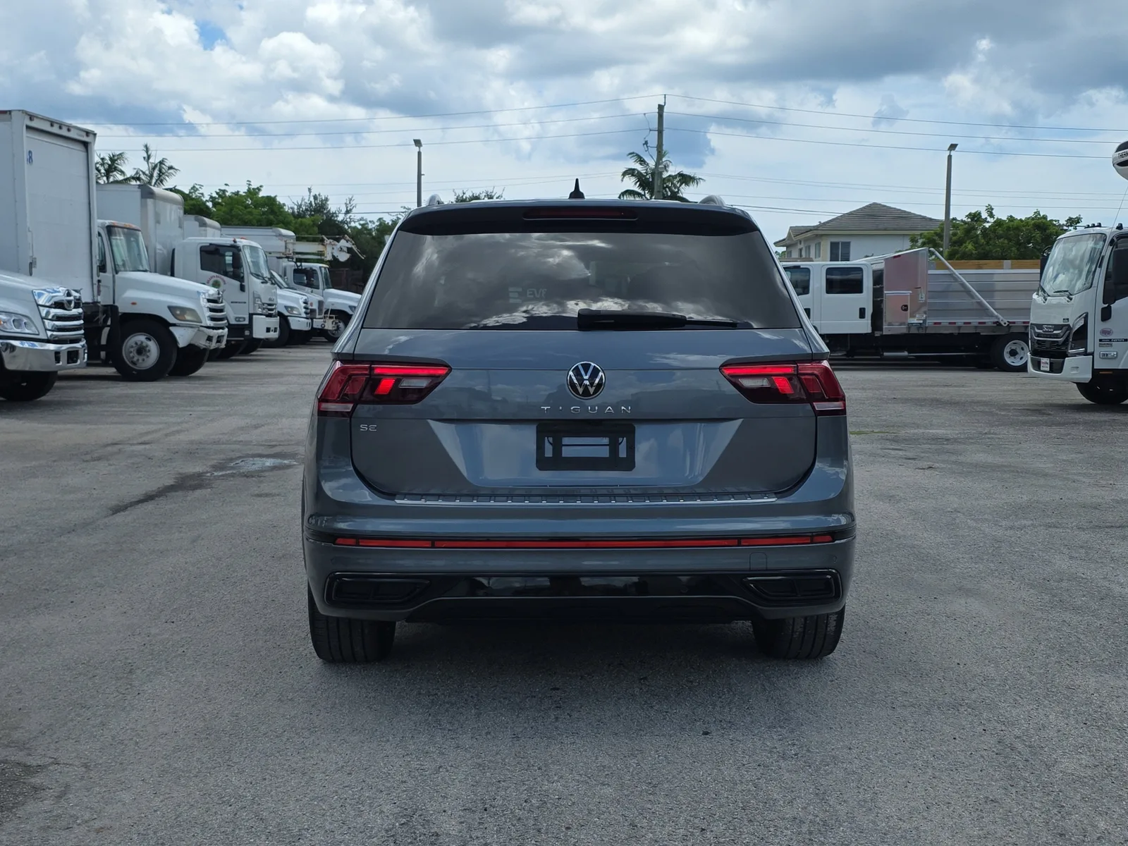 2023 Volkswagen Tiguan SE R-Line Black photo 6