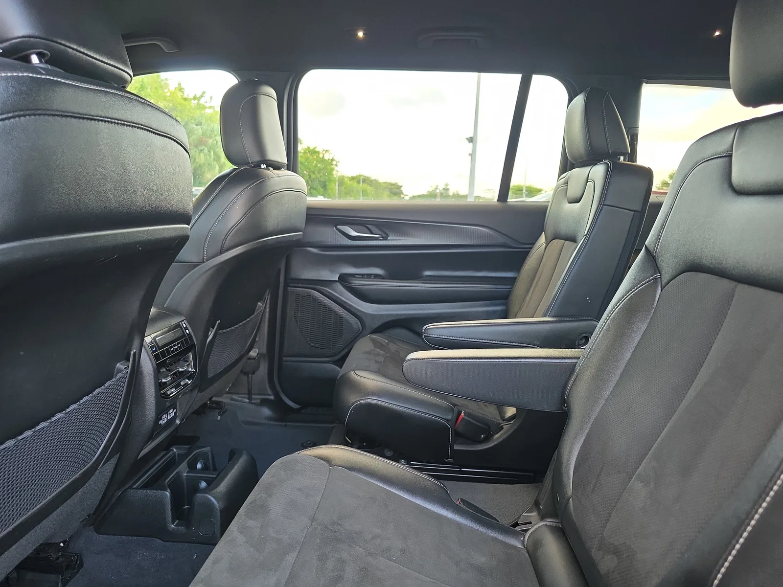 2023 Jeep Grand Cherokee L Altitude photo 14