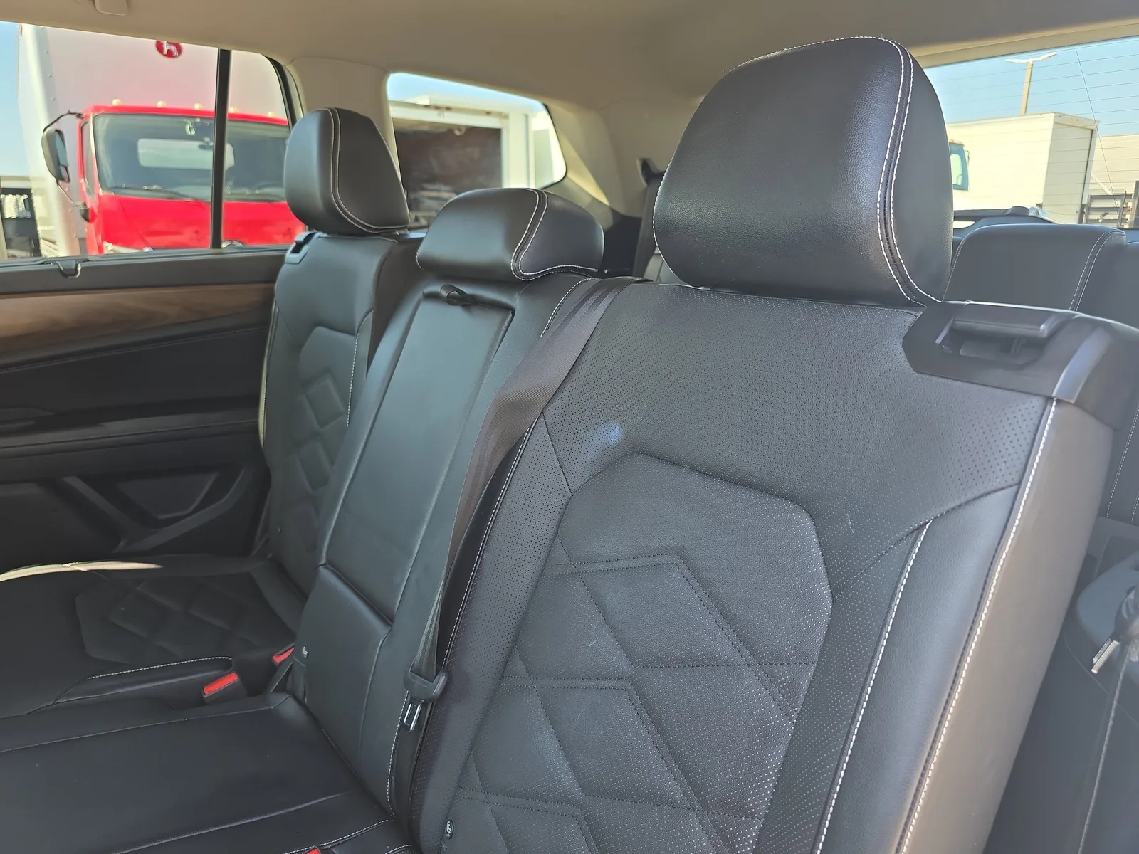 2024 Volkswagen Atlas 2.0T SE w/Technology photo 17