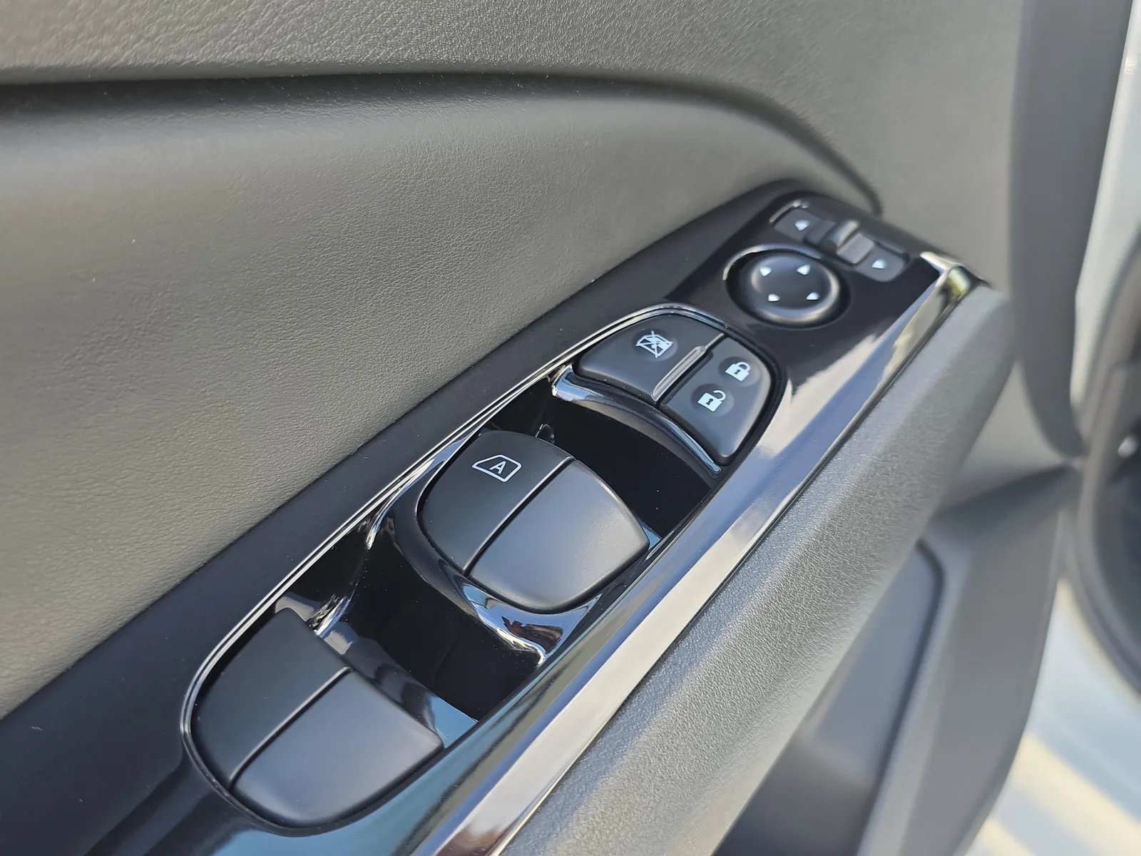 2025 Nissan Altima SR photo 24