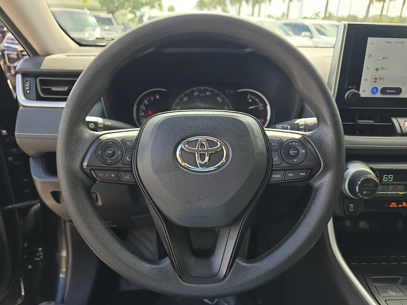 2024 Toyota RAV4 XLE photo 30