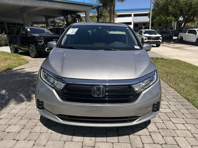 2023 Honda Odyssey Touring photo 18