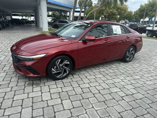 2025 Hyundai Elantra SEL Convenience photo 21