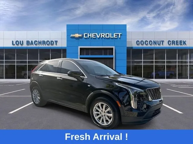2023 Cadillac XT4 FWD Luxury photo 2