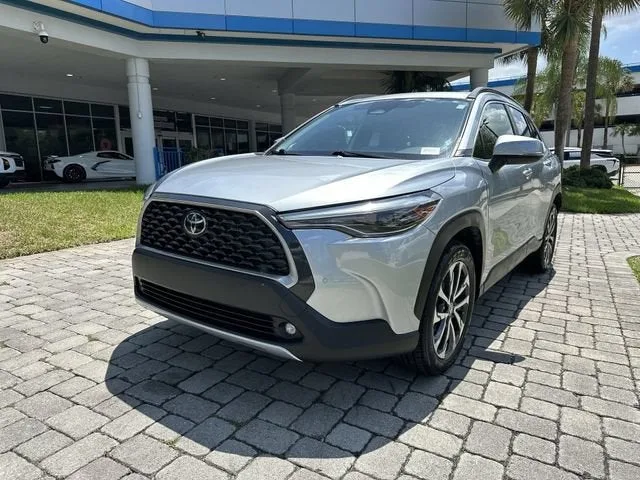 2023 Toyota Corolla Cross XLE photo 20