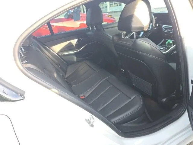 2023 BMW 3 Series 330i photo 16