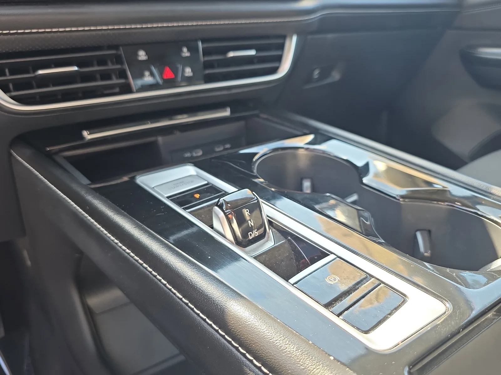2024 Volkswagen Atlas 2.0T SE w/Technology photo 32