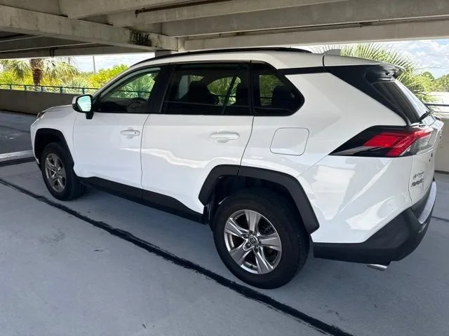2023 Toyota RAV4 XLE photo 16