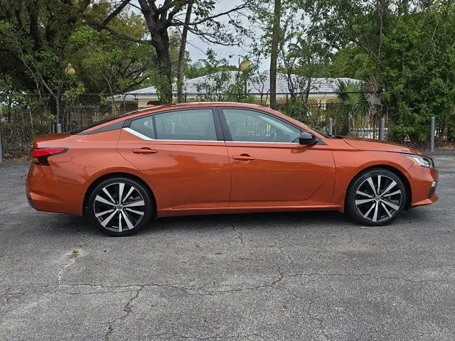 2022 Nissan Altima 2.5 SR photo 8