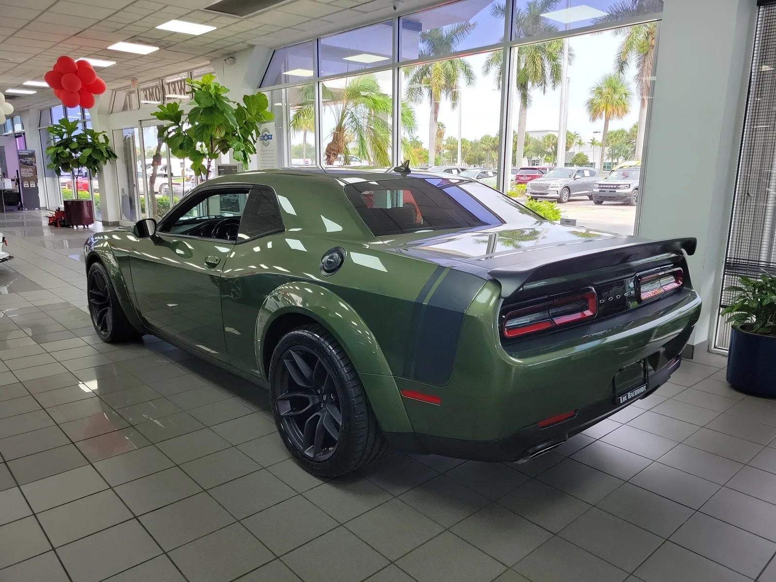 2019 Dodge Challenger R/T Scat Pack Widebody photo 4