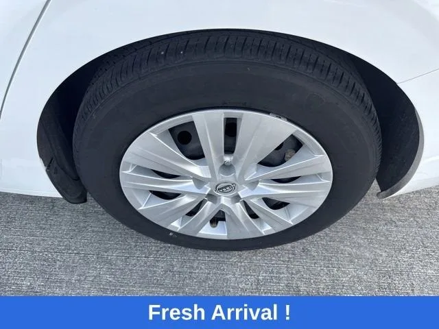 2024 Nissan Sentra S photo 17