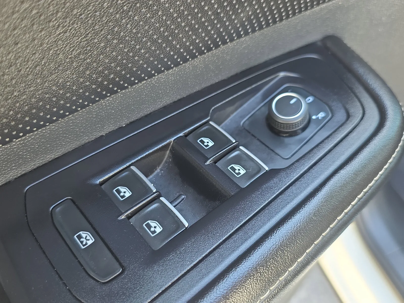 2024 Volkswagen Atlas 2.0T SE w/Technology photo 22