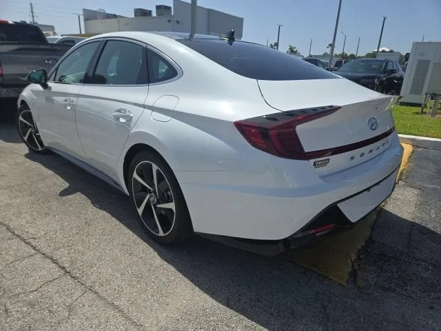2023 Hyundai Sonata SEL Plus photo 2