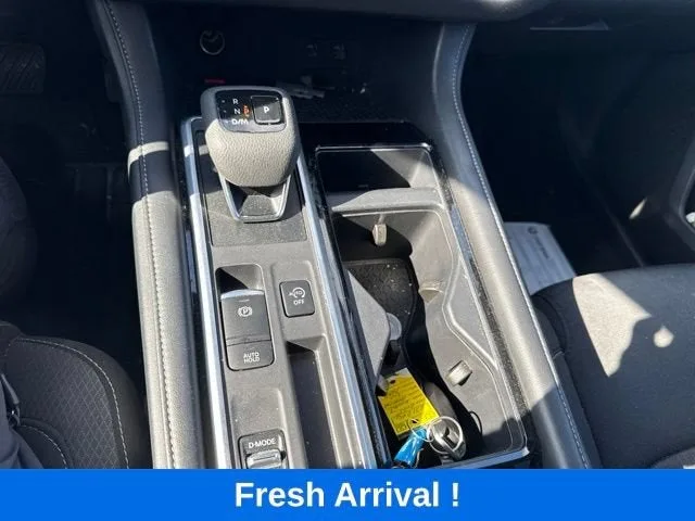 2025 Nissan Pathfinder SV photo 9