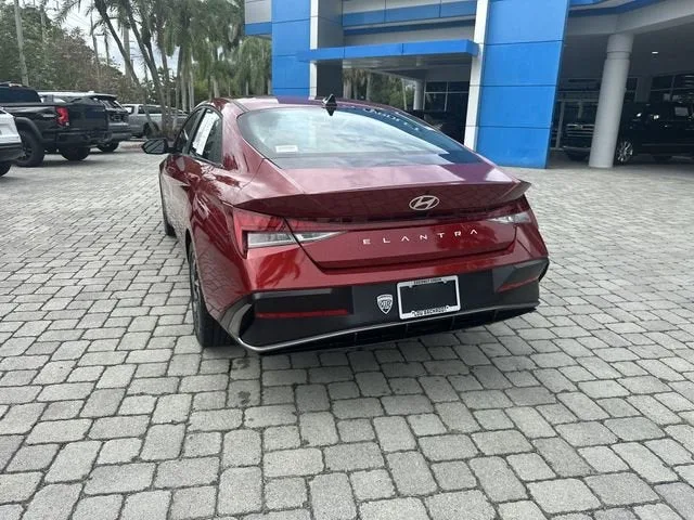 2025 Hyundai Elantra SEL Convenience photo 34
