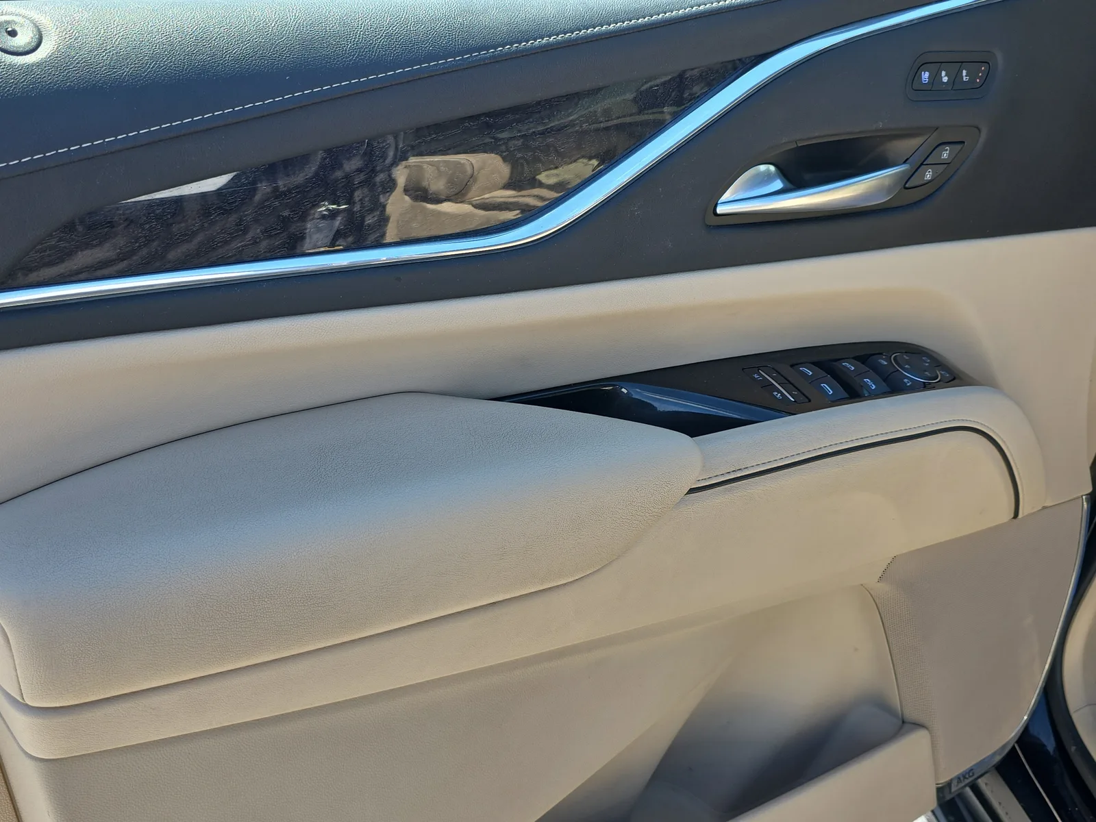 2023 Cadillac Escalade Premium Luxury photo 22