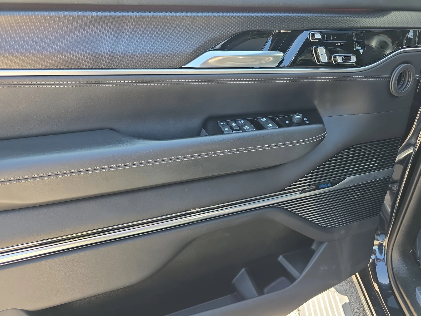 2024 Jeep Grand Wagoneer L Series II photo 22