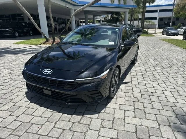 2025 Hyundai Elantra SEL Convenience photo 19