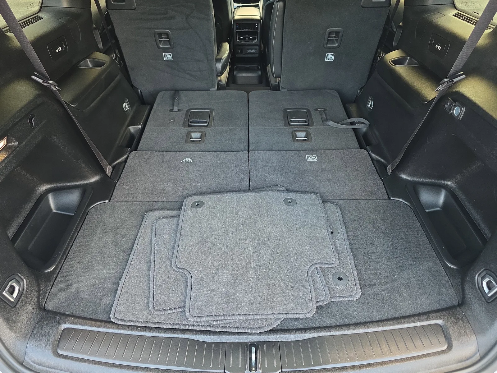 2023 Jeep Grand Cherokee L Altitude photo 10