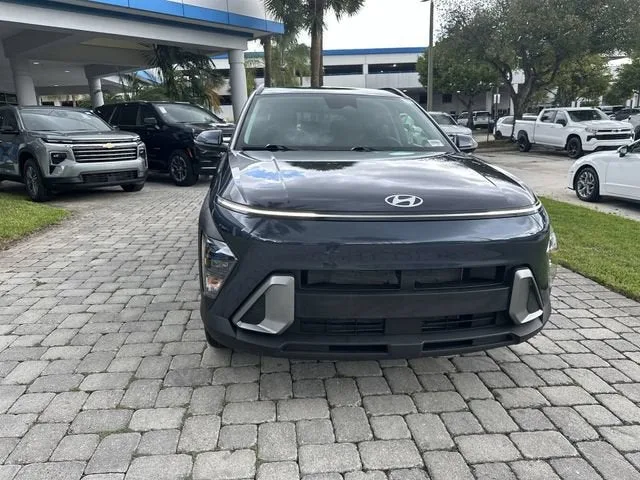 2025 Hyundai Kona SEL photo 18