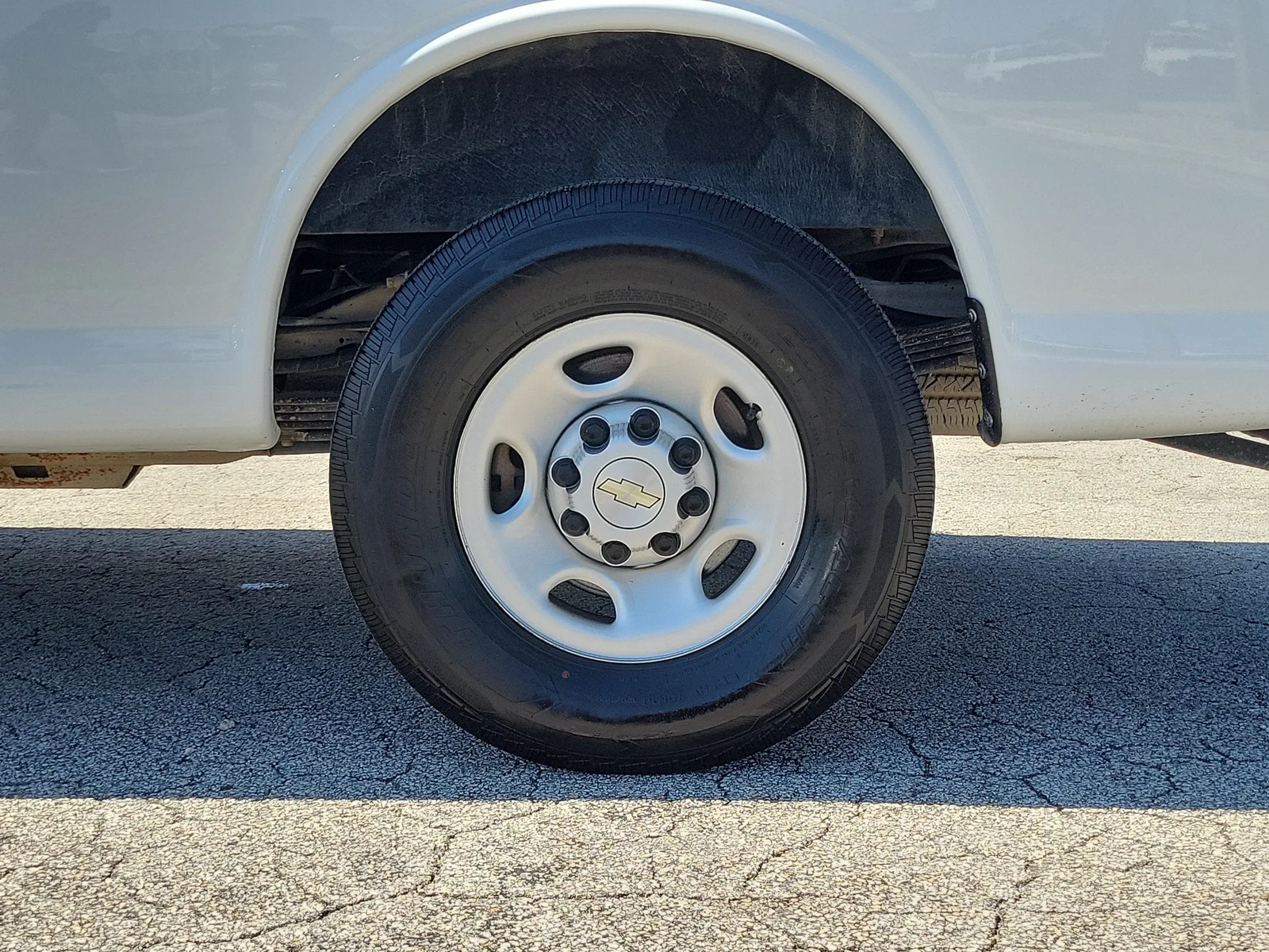 2023 Chevrolet Express Passenger 3500 1LS photo 7