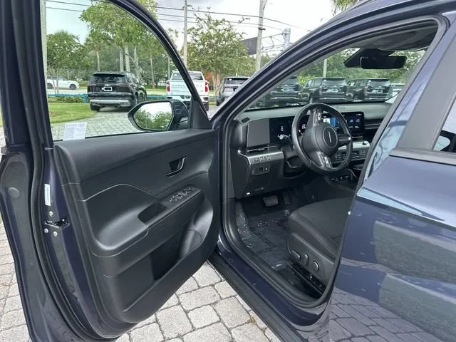 2025 Hyundai Kona SEL photo 22