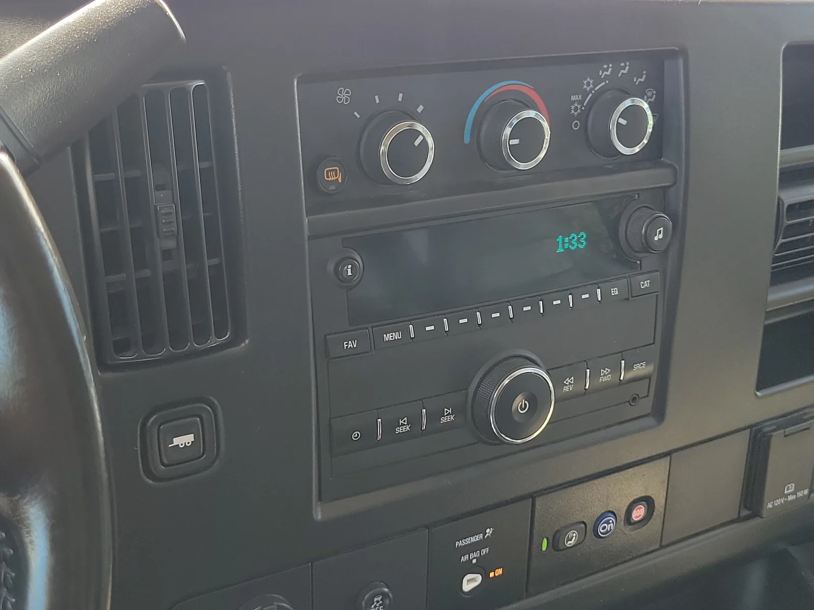2023 Chevrolet Express Passenger 3500 1LS photo 24