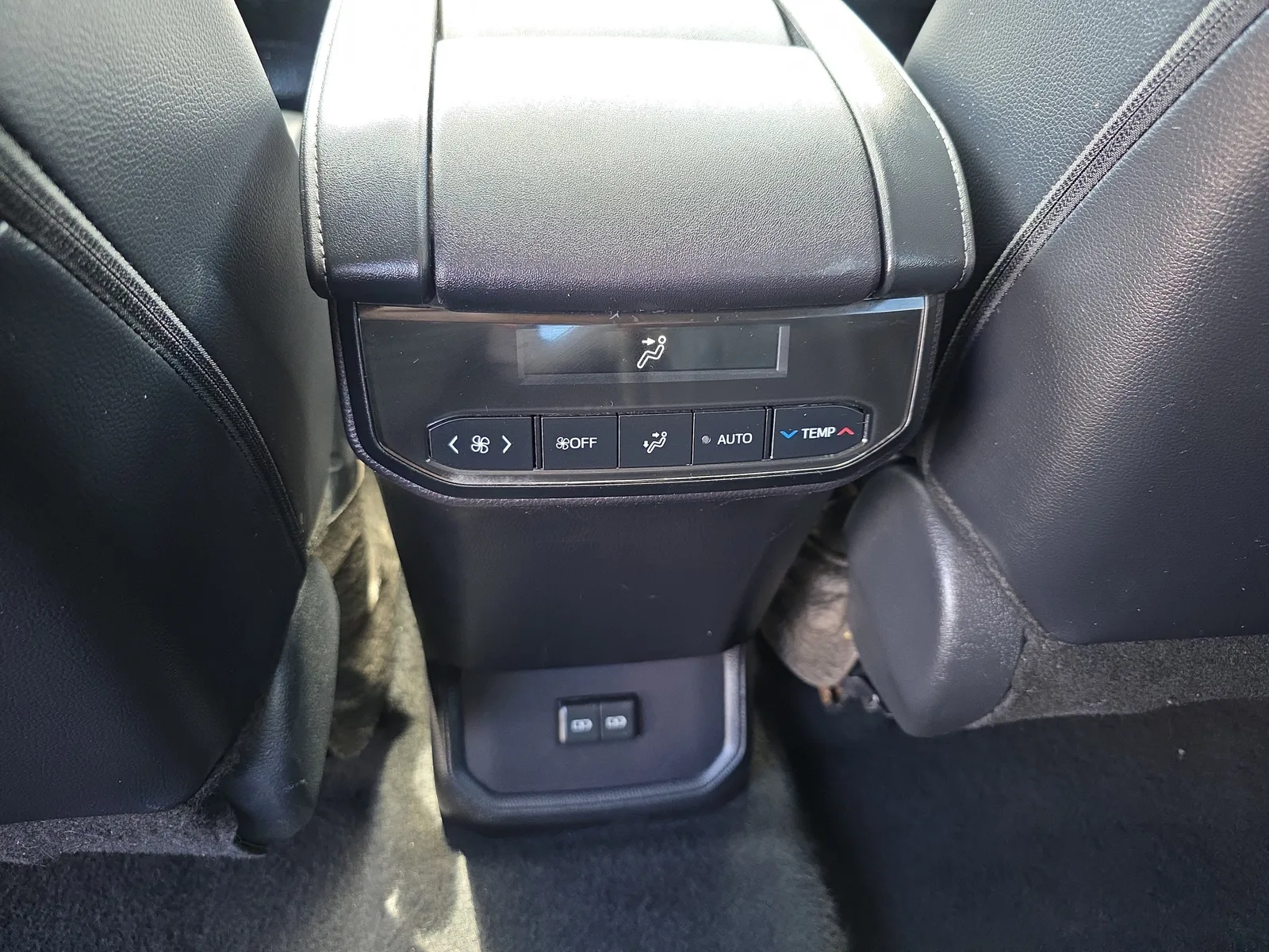 2024 Toyota Highlander LE photo 18
