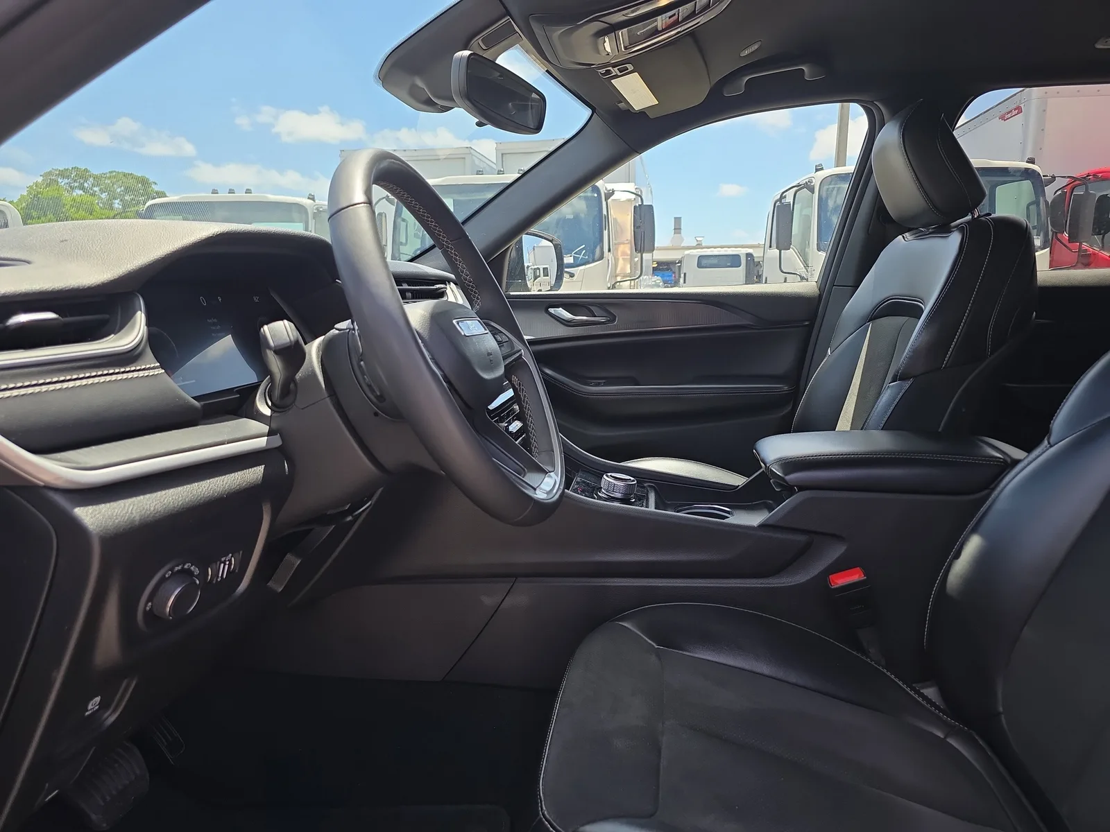 2024 Jeep Grand Cherokee Altitude photo 26