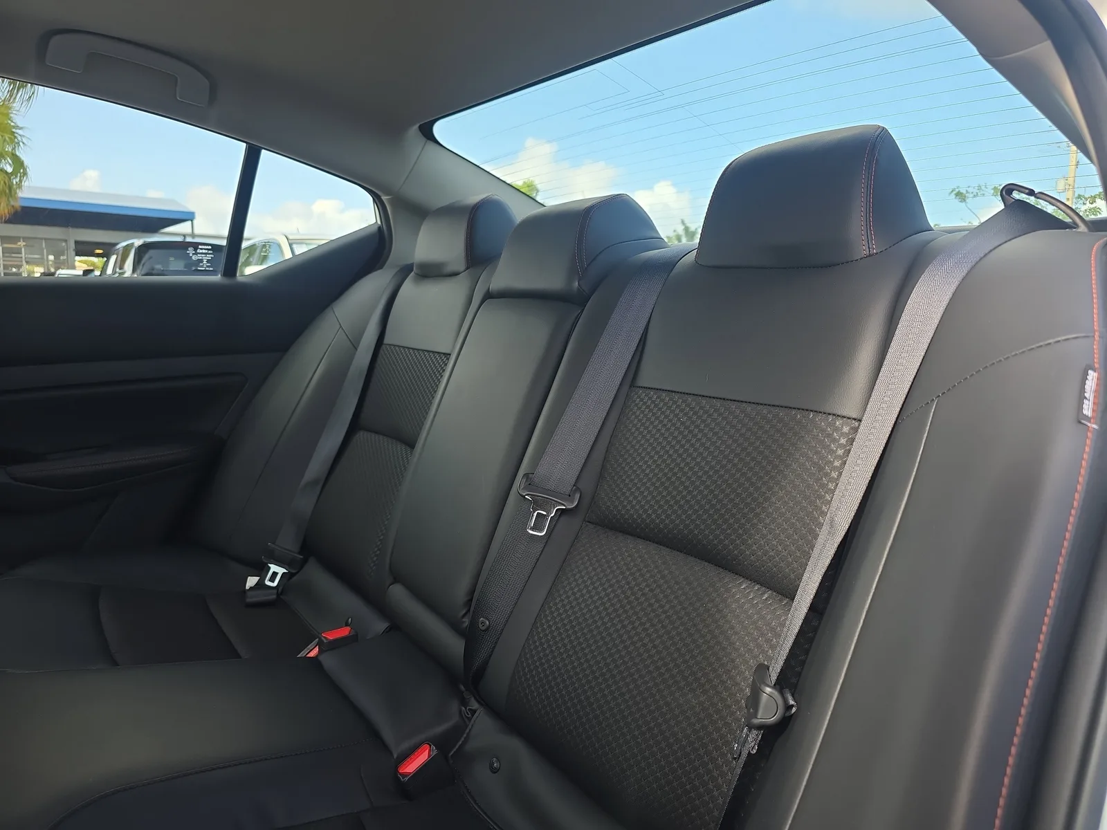 2025 Nissan Altima SR photo 16