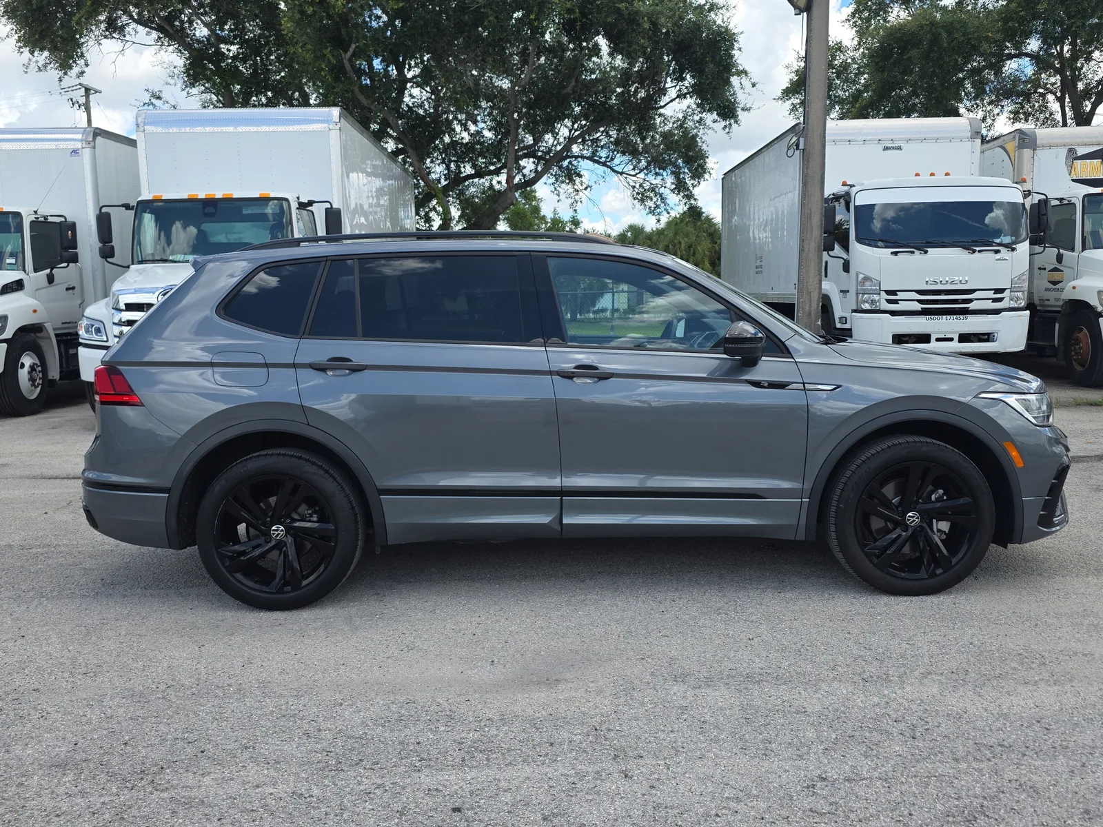 2023 Volkswagen Tiguan SE R-Line Black photo 8