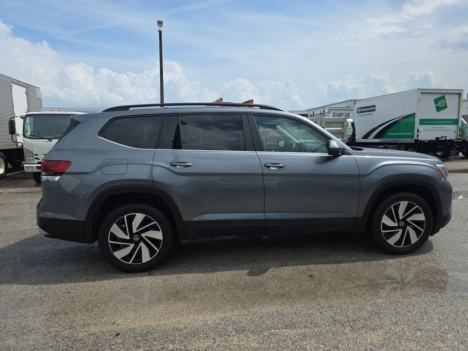 2024 Volkswagen Atlas 2.0T SE w/Technology photo 8