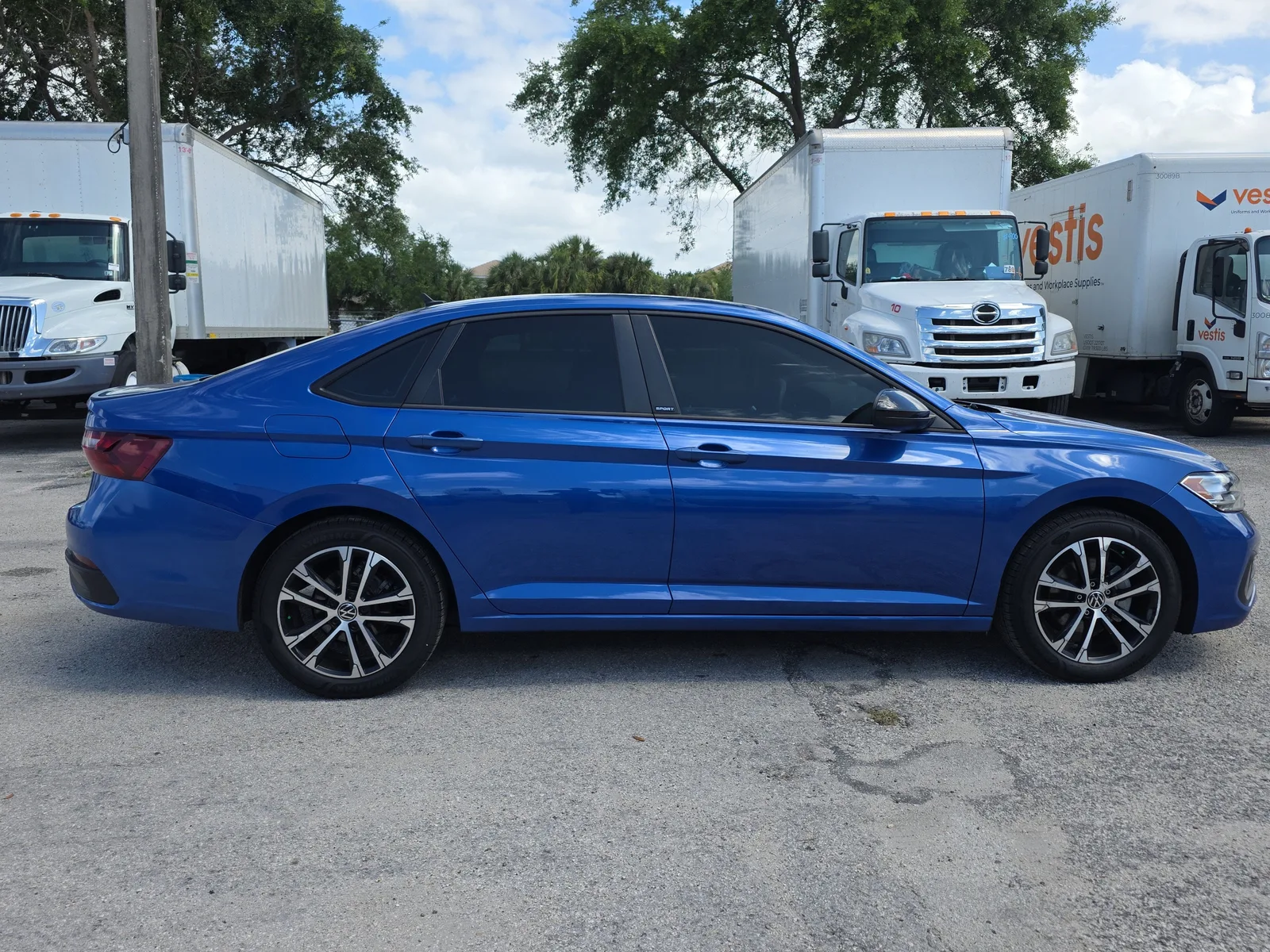 2024 Volkswagen Jetta Sport photo 8